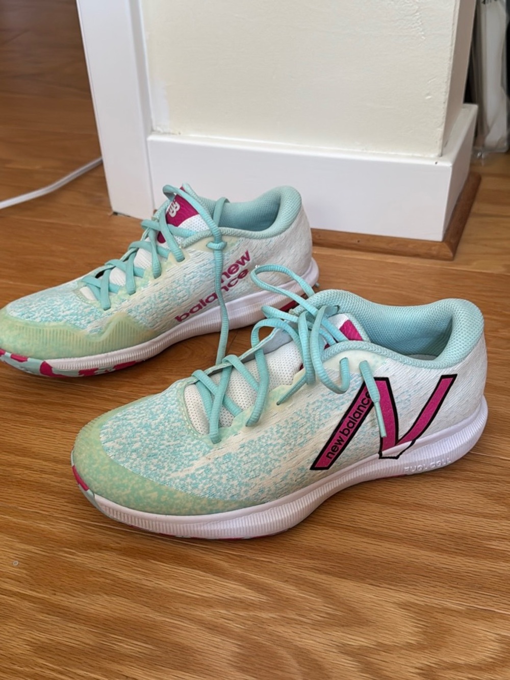 New Balance Women's FuelCell 996 v4 sz 9 wide